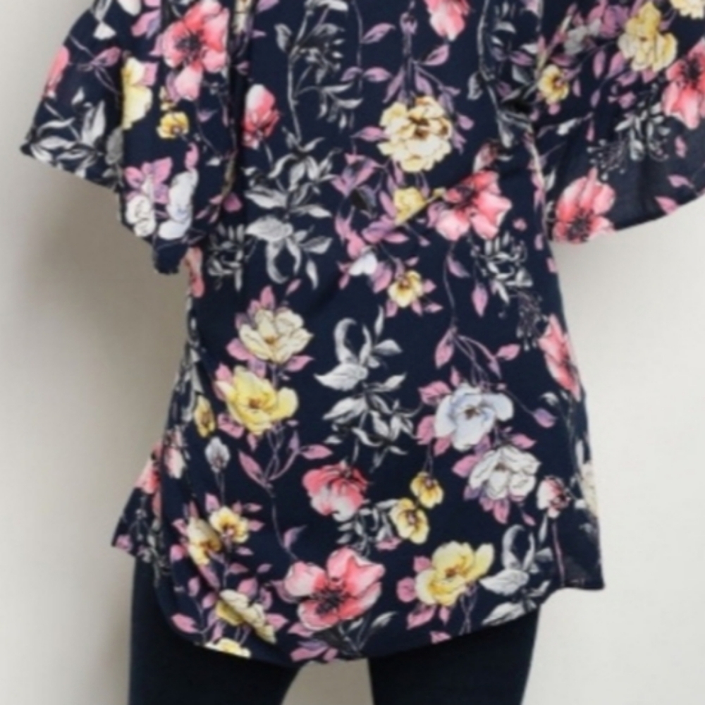 🆕️🌞Floral Top/cover-up - Picture 2 of 4
